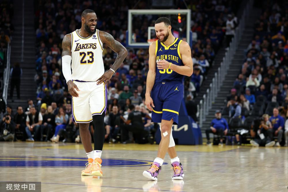 替补席上的 替补席上的